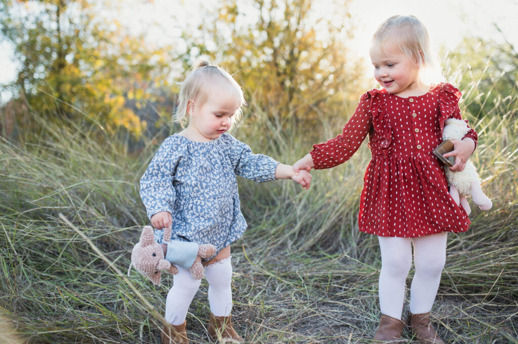 Sisters holding hands during family photo session
